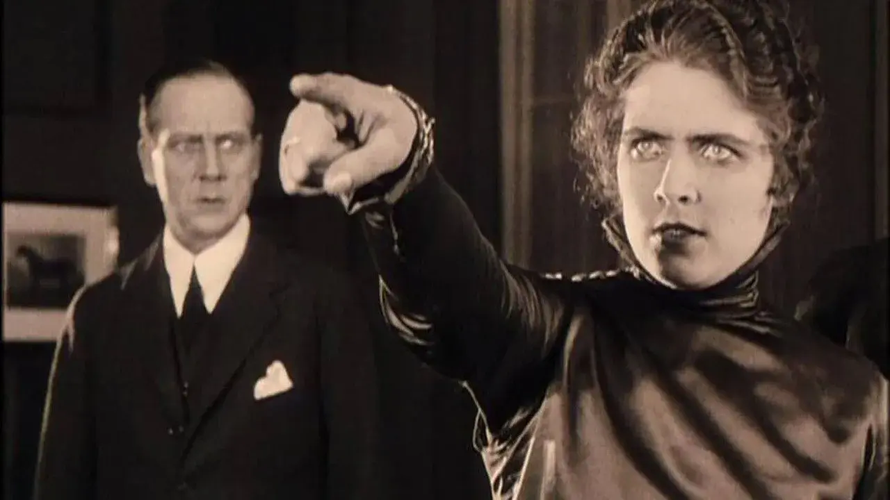 فیلم قلعه تسخیرشده (The Haunted Castle 1921)