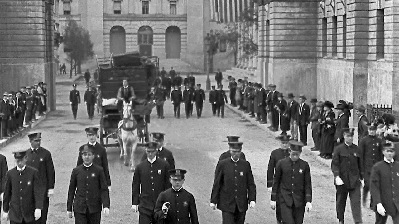فیلم پلیس‌ها (Cops 1922)