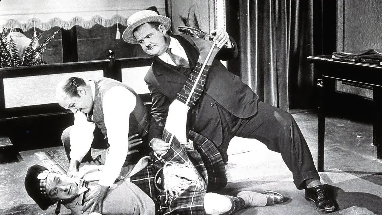 فیلم شلوار پوشاندن به فیلیپ (Putting Pants on Philip 1927)