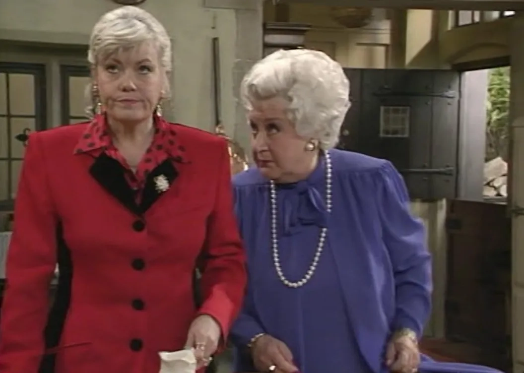 سریال آیا به شما خدمت می کنند؟ (Are You Being Served? Again! 1992)