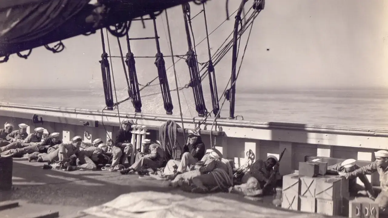 فیلم زیر دریا (The Seas Beneath 1931)