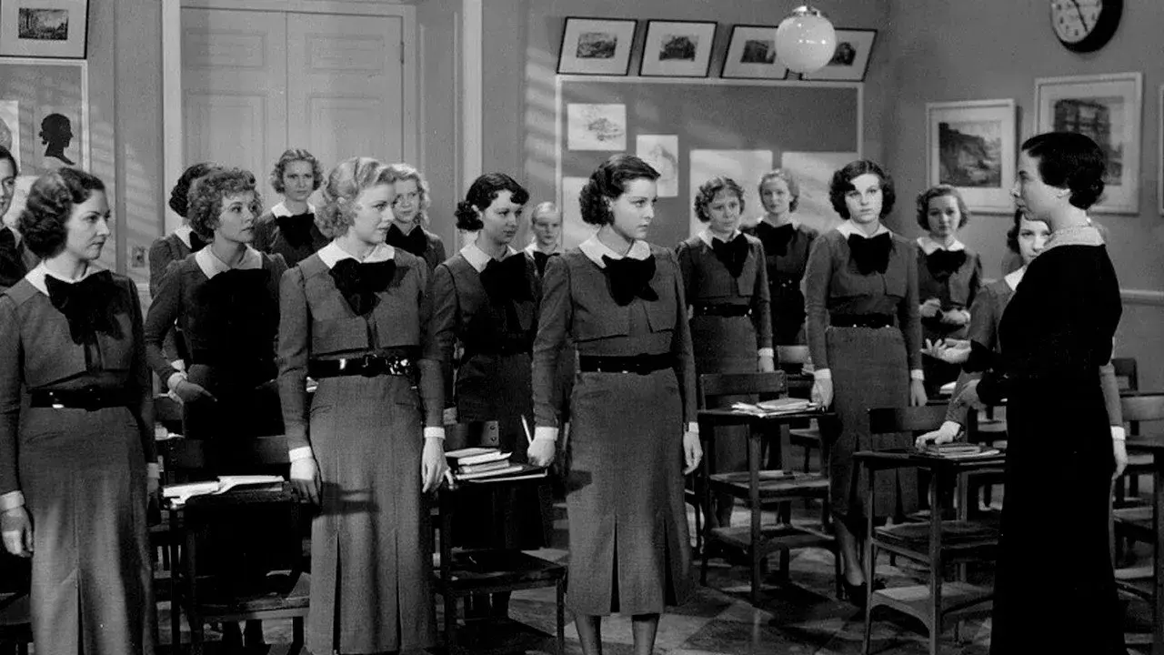 فیلم اتمام مدرسه (Finishing School 1934)