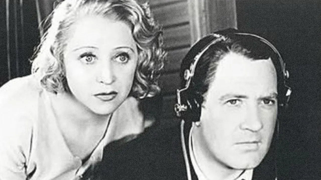 فیلم نور شبح وار (The Phantom Light 1935)