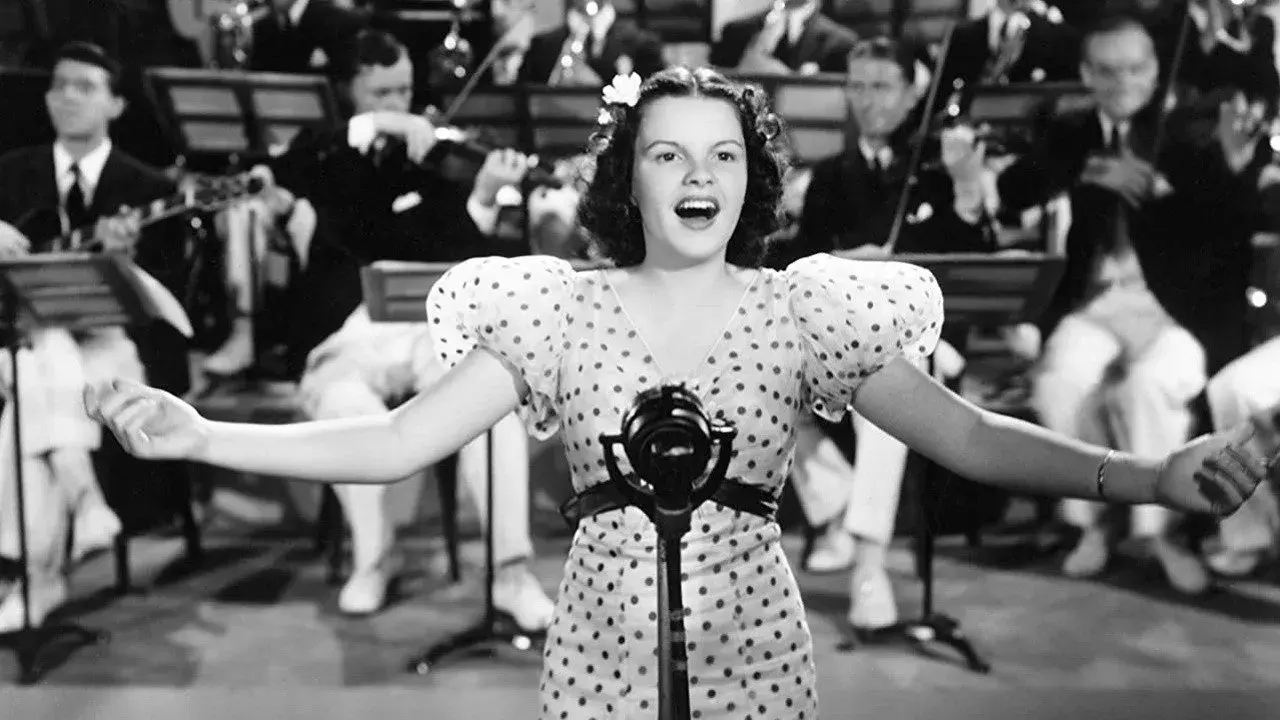 فیلم نمایش فوتبال آمریکایی (Pigskin Parade 1936)