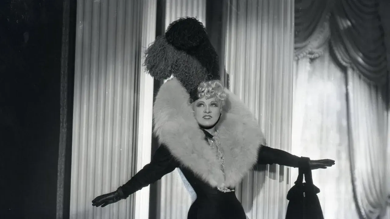 فیلم هر روز یک تعطیلات است (Every Day's a Holiday 1937)