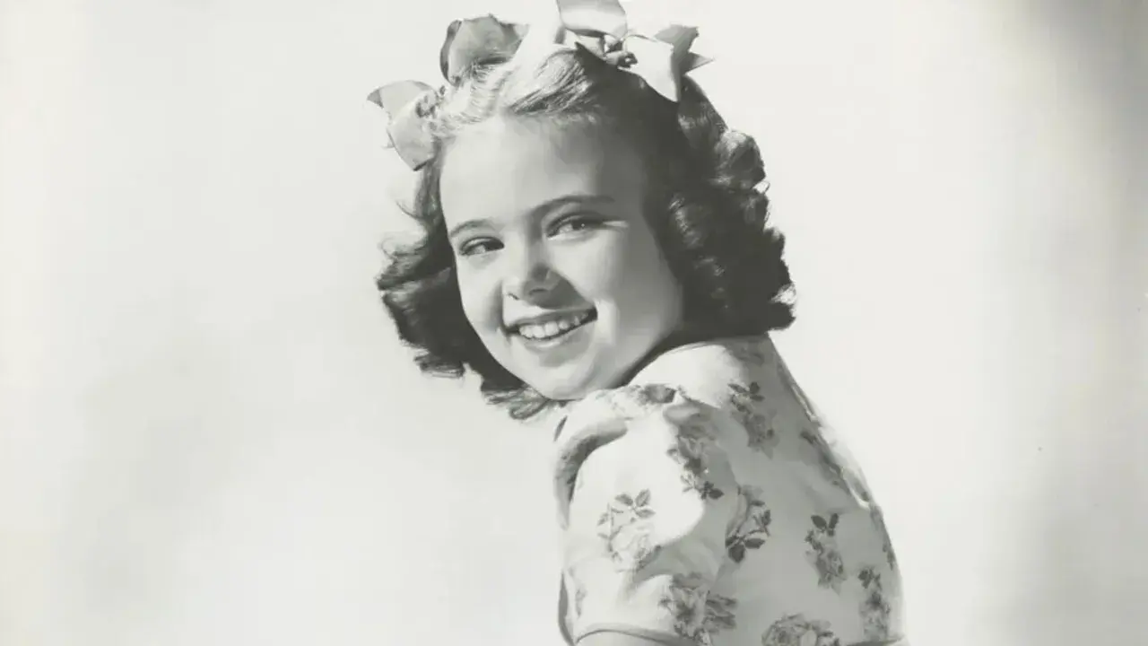 فیلم دختر جوان کمک‌رسان (Obliging Young Lady 1942)