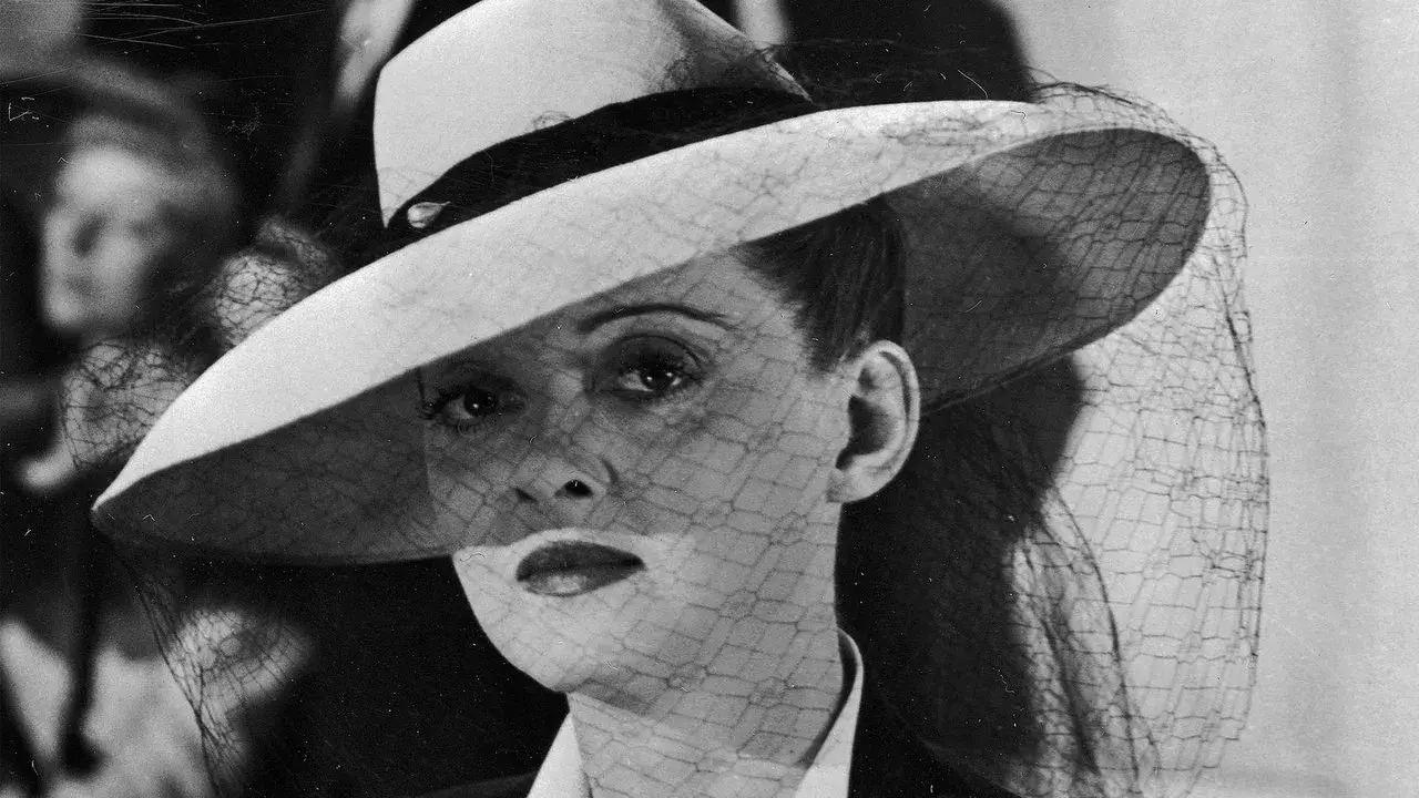 فیلم حالا، مسافر (Now, Voyager 1942)