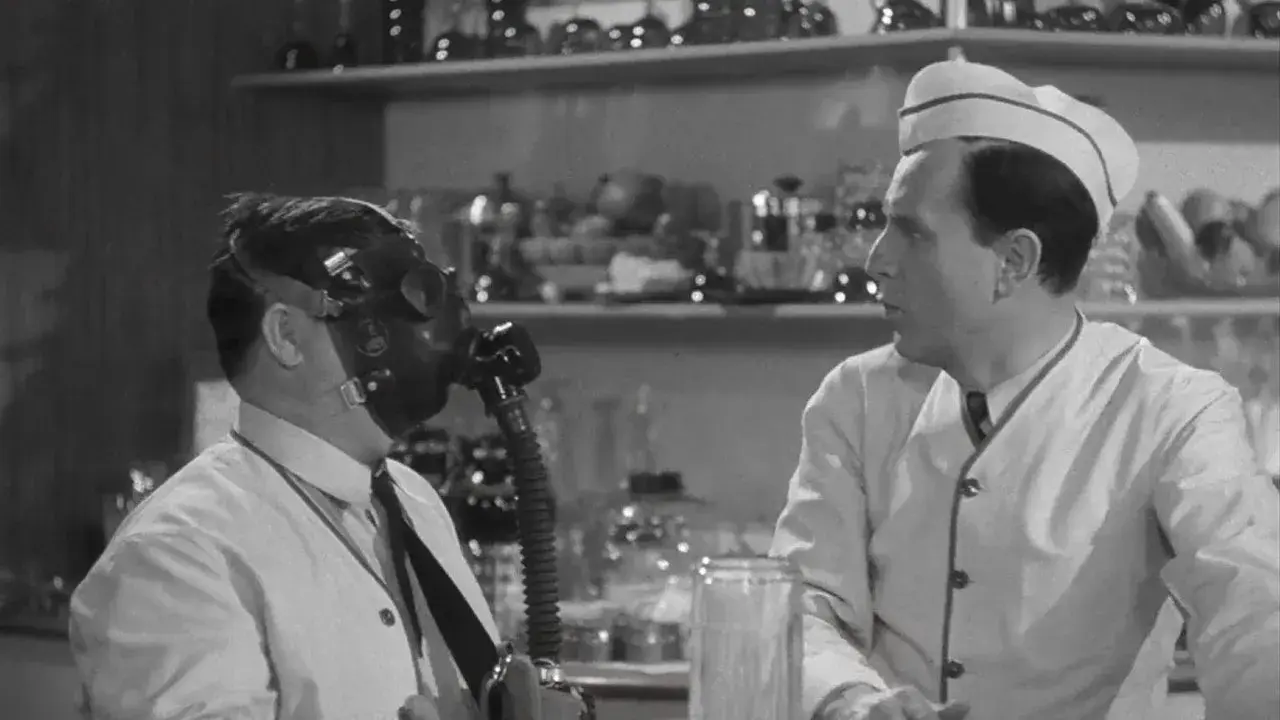فیلم کارآگاه کیست؟ (Who Done It? 1942)