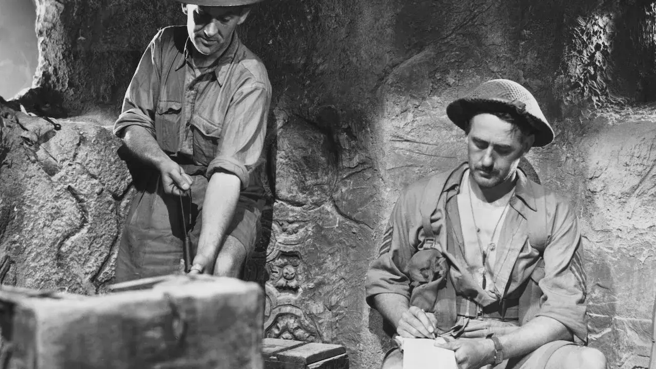 فیلم نه مرد (Nine Men 1943)