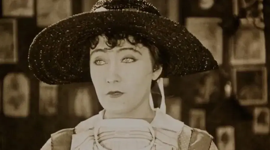 فیلم عشق بازیگری (Stage Struck 1925)