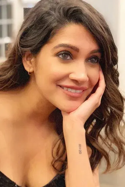 انوجا جوشی