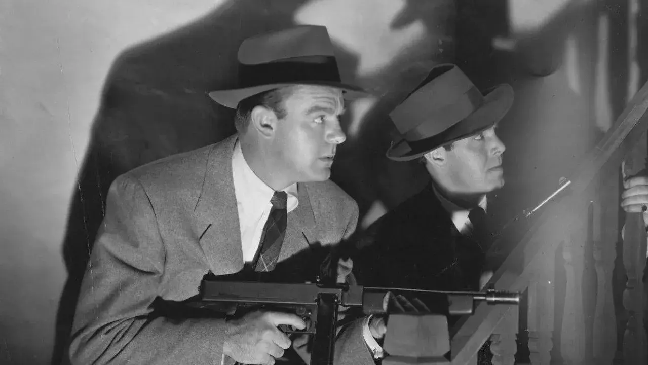 فیلم یک مایل کج راه بروید (Walk a Crooked Mile 1948)