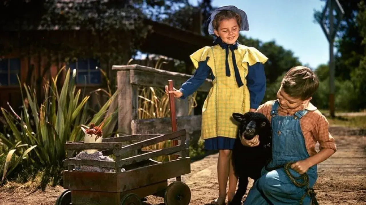 قیلم چقدر برای قلبم عزیز (So Dear to My Heart 1948)