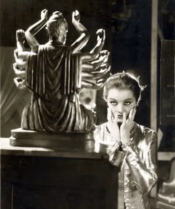 فیلم سیزده زن (Thirteen Women 1932)