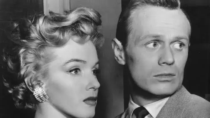 فیلم زحمت در زدن به خودت نده (Don't Bother to Knock 1952)