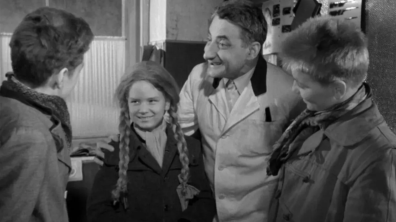 فیلم کلاس پرواز (The Flying Classroom 1954)
