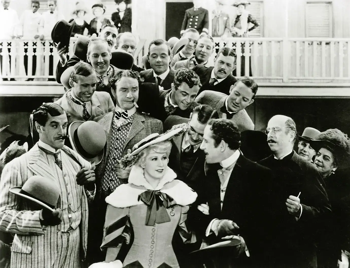 فیلم زیبای دهه نود (Belle of the Nineties 1934)