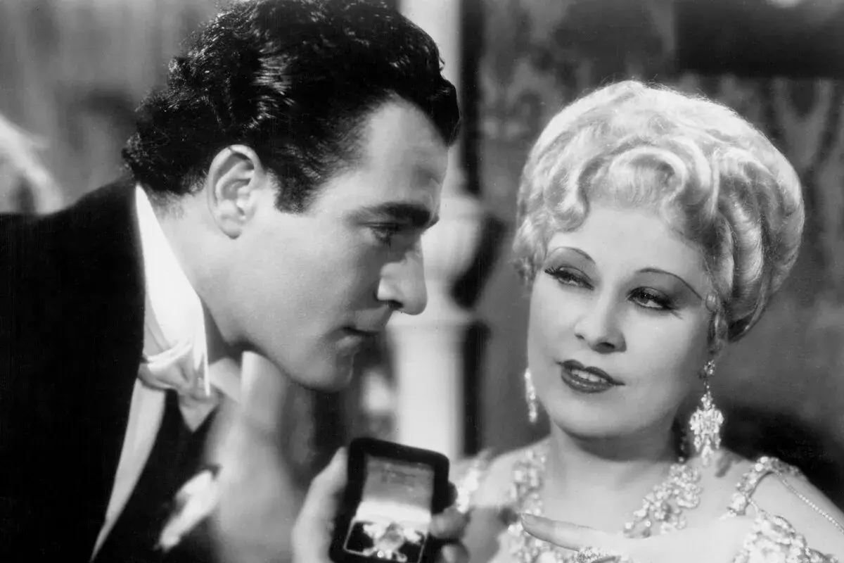 فیلم آن زن به او بد کرد (She Done Him Wrong 1933)