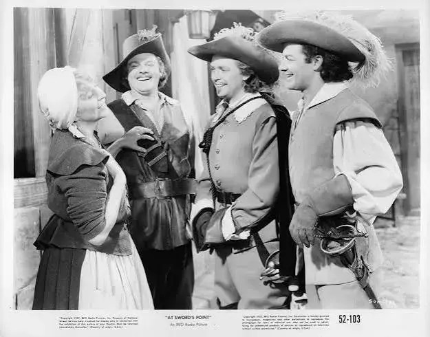 فیلم در نقطه شمشیر (At Sword's Point 1952)