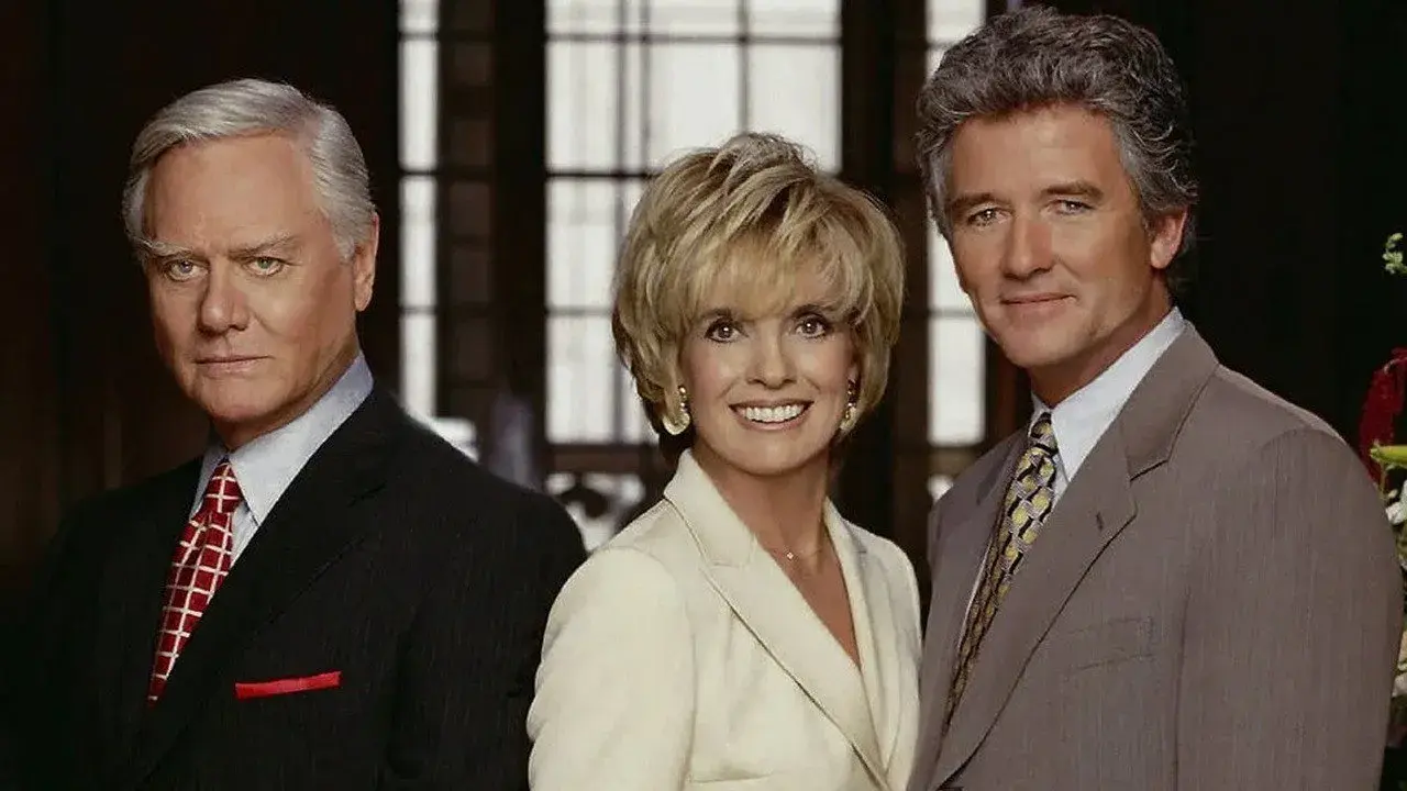 فیلم دالاس: جنگ یوینگ‌ها (Dallas: War of The Ewings 1998)