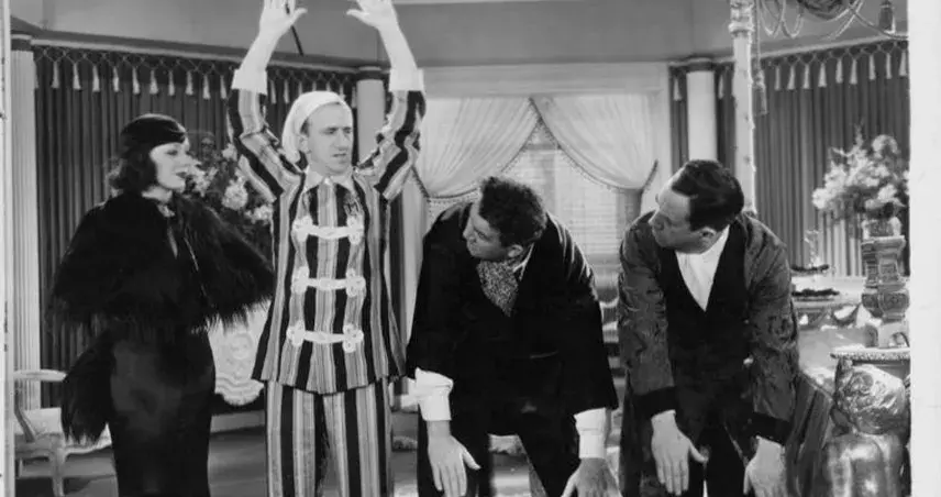 فیلم تماماً دینامیت (Strictly Dynamite 1934)