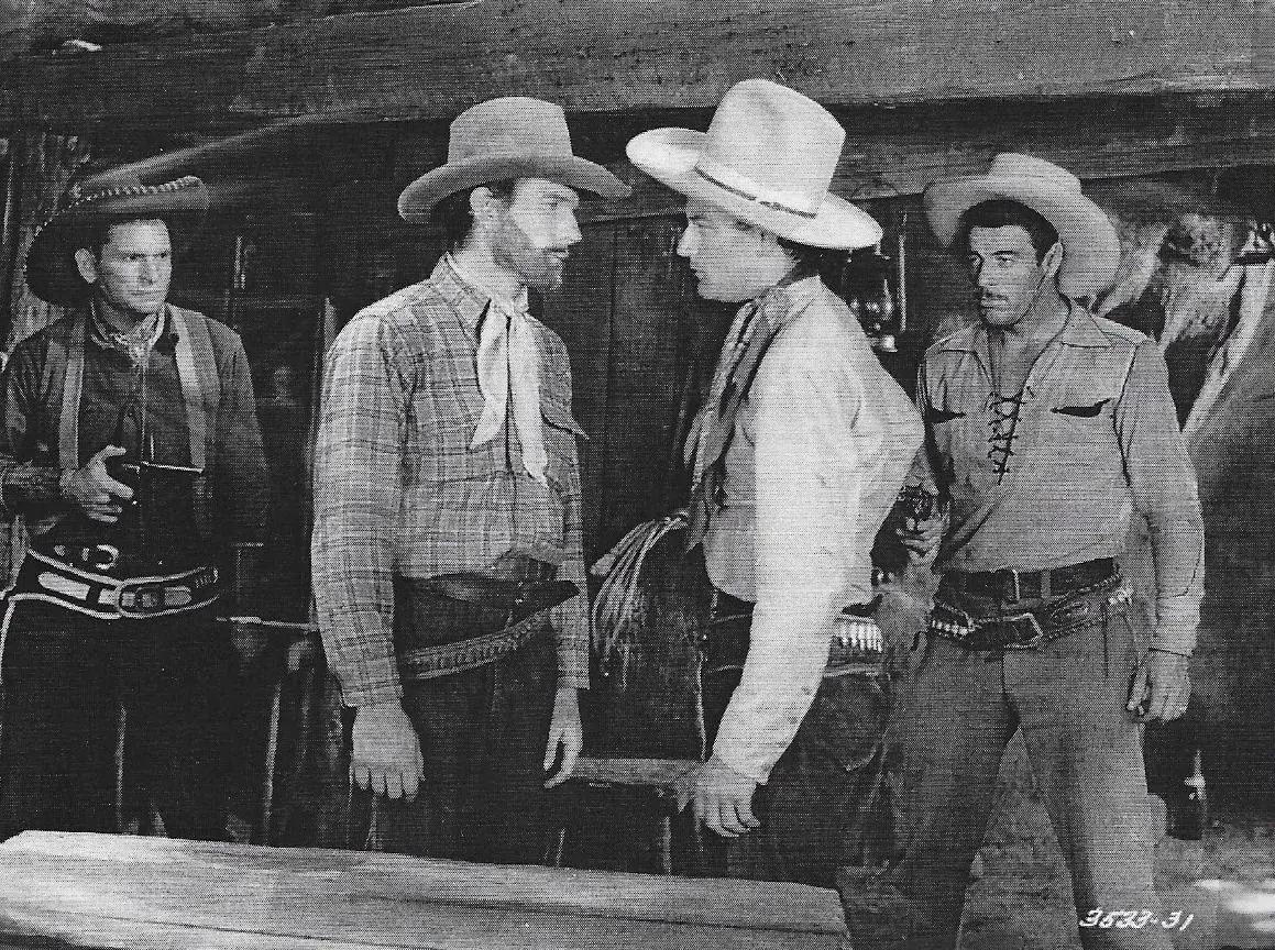 فیلم سرزمین بی قانون (Lawless Range 1935)