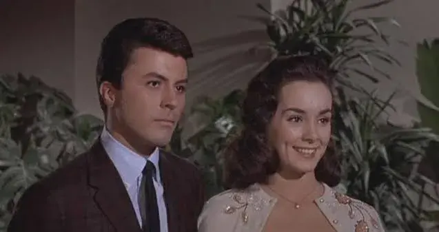 فیلم جیدجت به هاوایی می‌رود (Gidget Goes Hawaiian 1961)