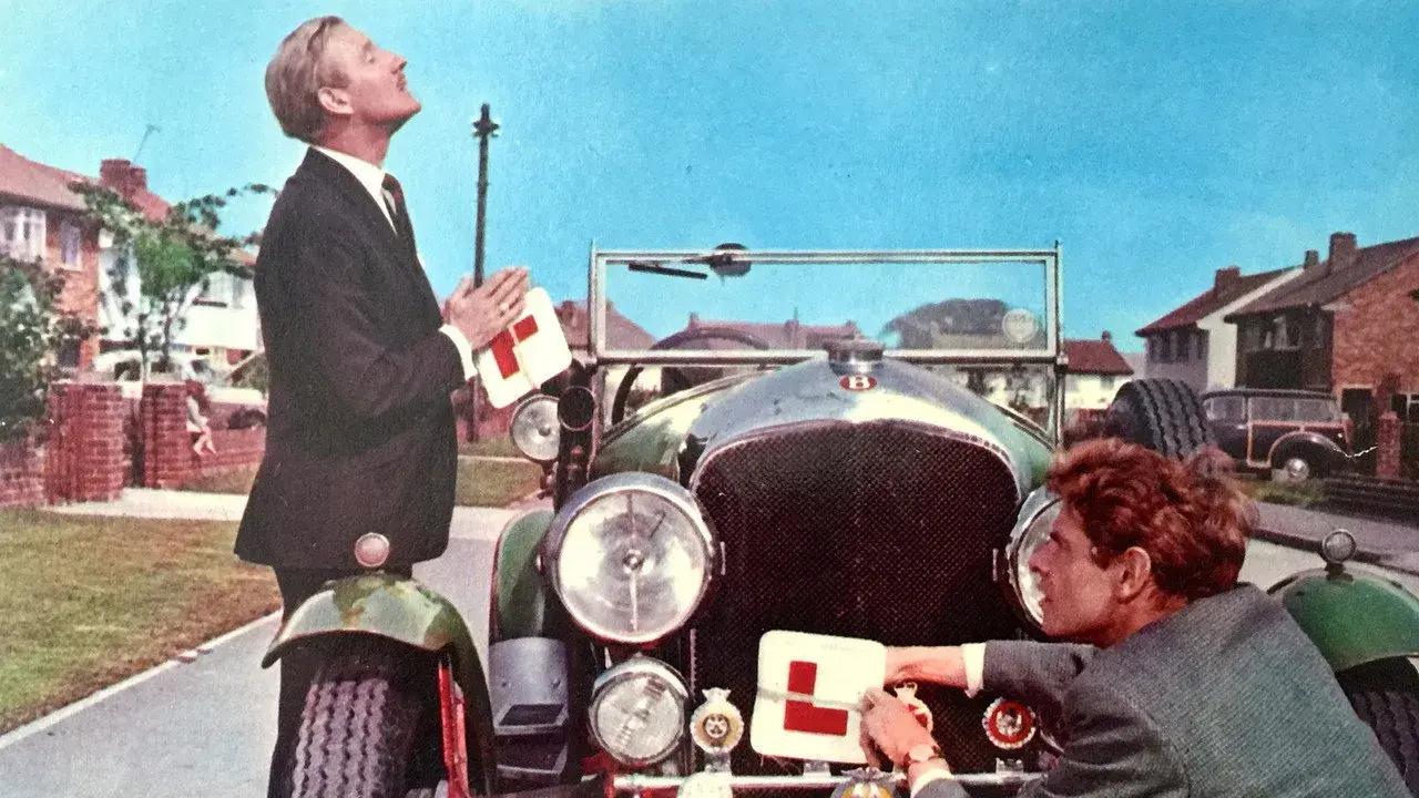 فیلم بانوی خوشگذران (The Fast Lady 1962)
