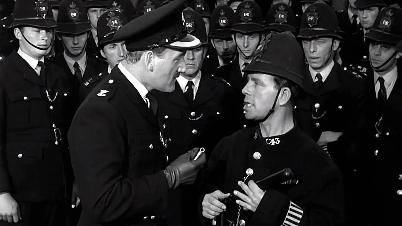فیلم سر بزنگاه (On the Beat 1962)