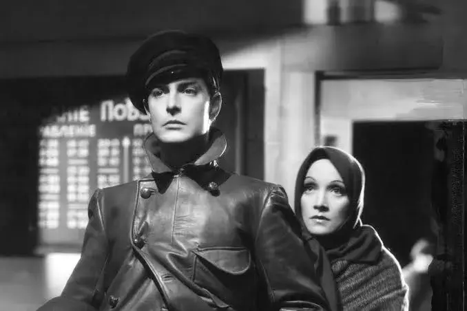 فیلم شوالیه بدون زره (Knight Without Armor 1937)