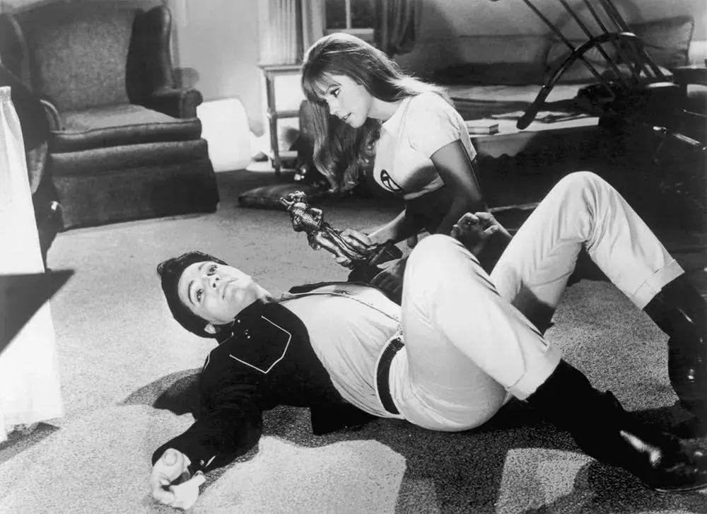 فیلم قلقلکم بده (Tickle Me 1965)