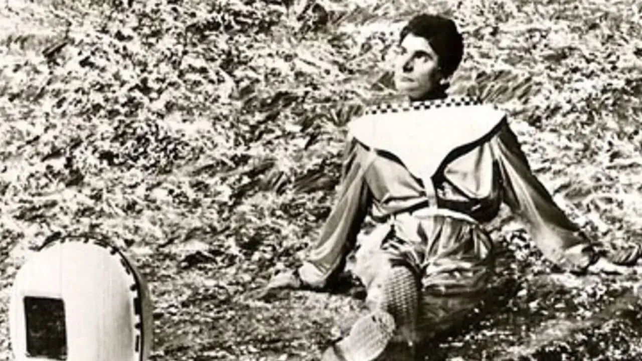 فیلم قدم هایی به سمت ماه (Steps to the Moon 1964)
