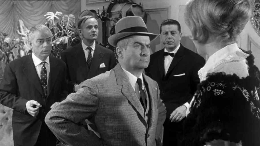 فیلم چگونه لامپ قرمز را روشن نگه داریم (How to Keep the Red Lamp Burning 1965)