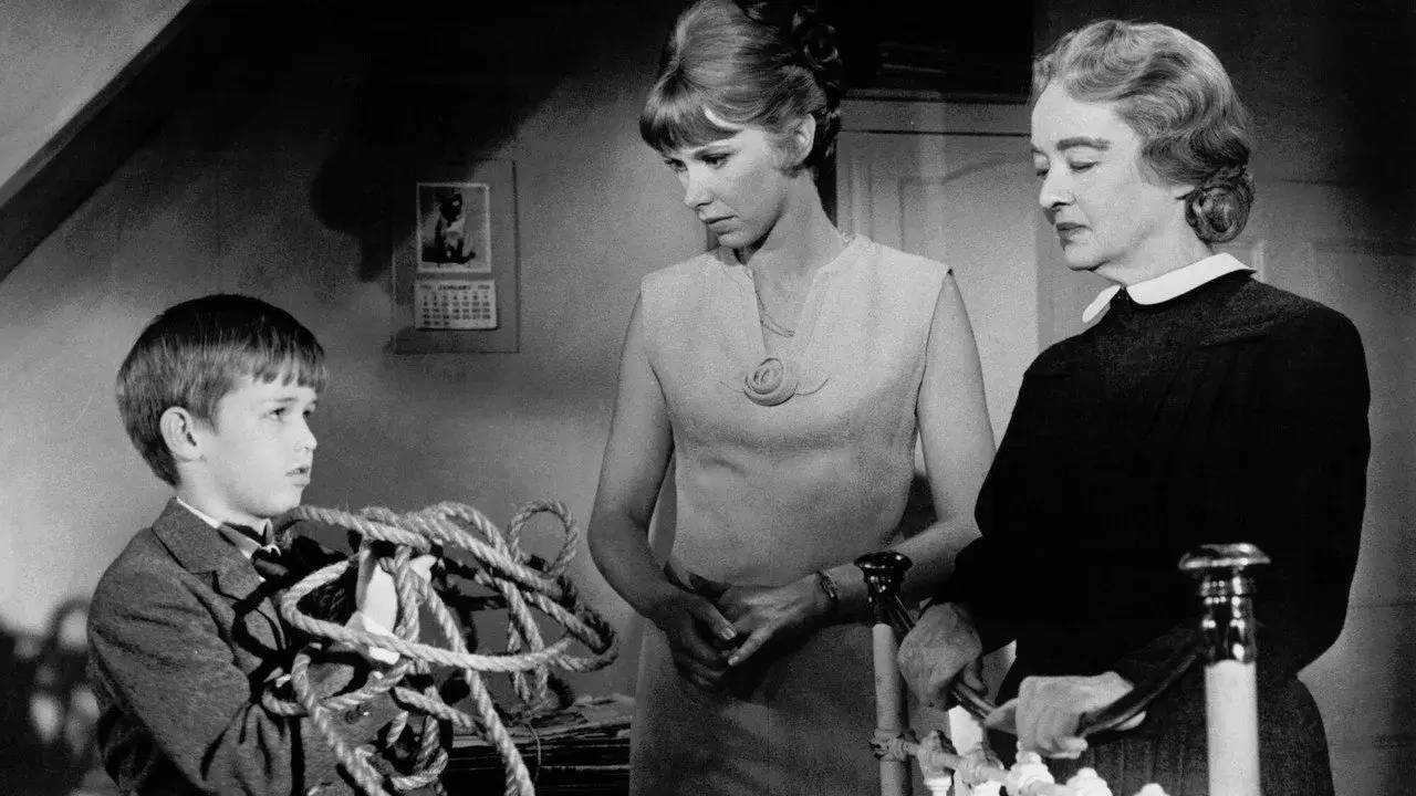 فیلم نانی (The Nanny 1965)