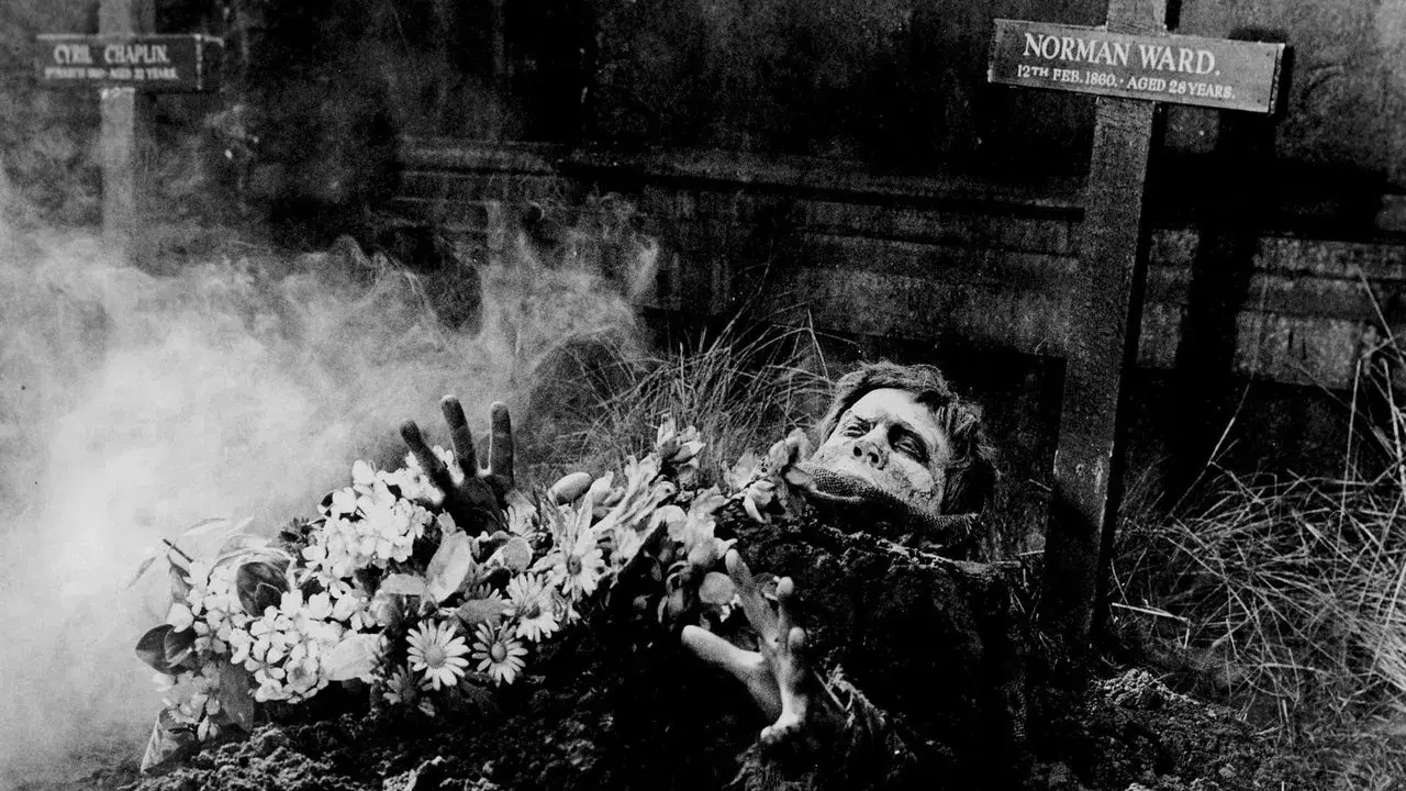 فیلم طاعون زامبی ها (The Plague of the Zombies 1966)