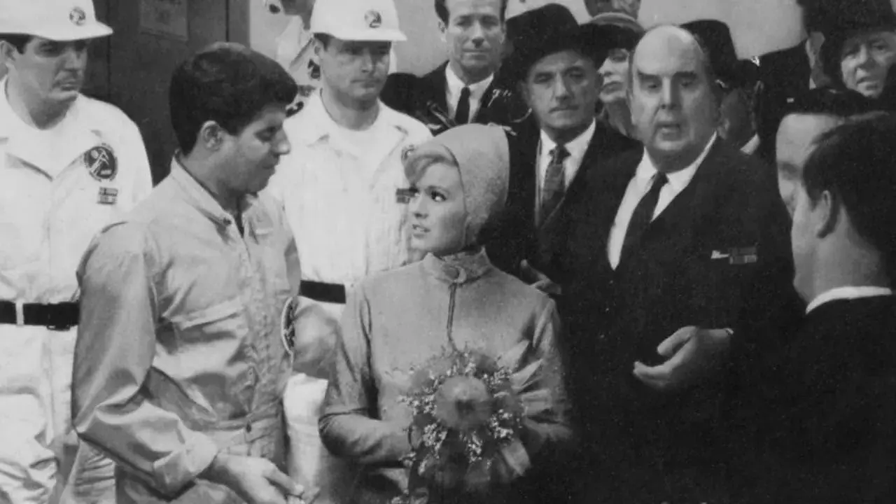 فیلم اون دور دورها (Way... Way Out 1966)