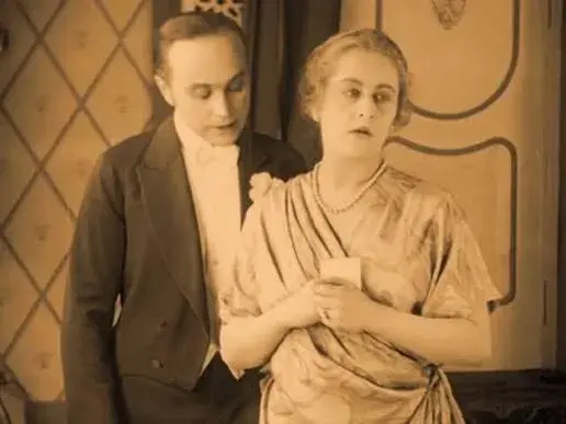 فیلم چهار نفر دور زن (Four Around the Woman 1921)