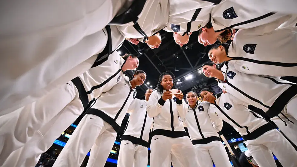مستند سلسلهٔ قهرمانی: یوکان هاسکیز (The Dynasty: UConn Huskies 2026)