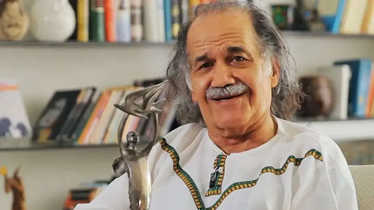 پیکر زنده‌یاد سیروس ابراهیم‌زاده پس از یک ماه وارد کشور شد؛ خاکسپاری در قطعه هنرمندان