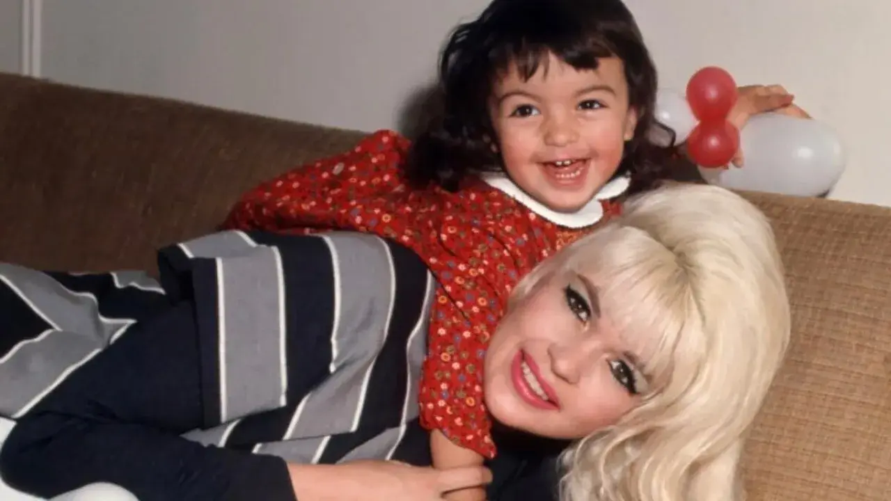 مستند مادرم جین (My Mom Jayne 2025)