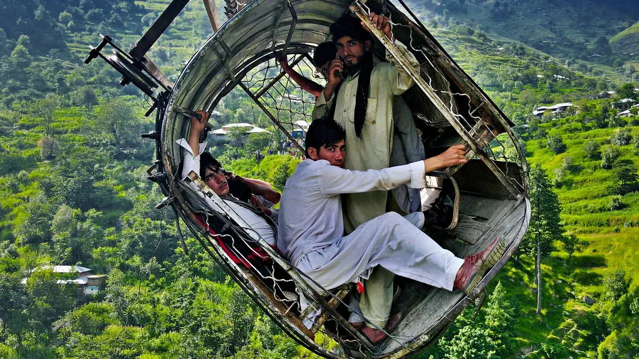 فیلم آویزان به سیم (Hanging by a Wire 2026)
